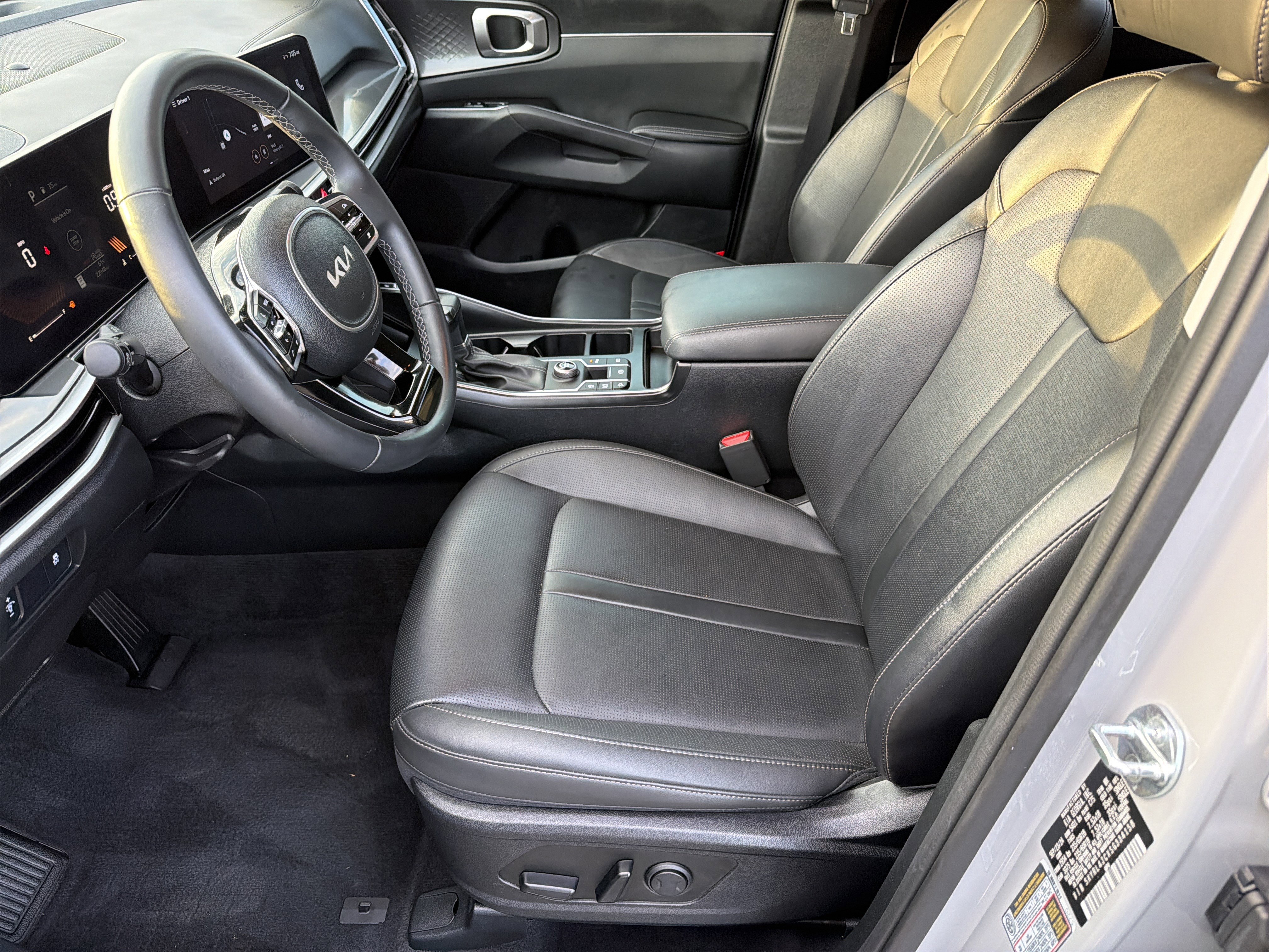 Used 2025 Kia Sorento S FWD image 8