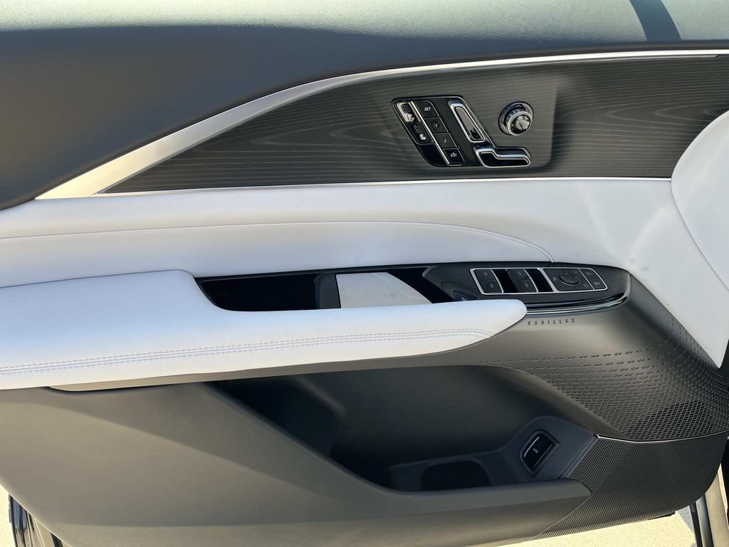 New 2026 Cadillac Lyriq Luxury AWD/4WD image 21