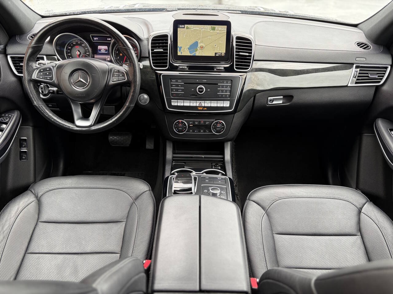 Used 2017 Mercedes-Benz GLS 550 4MATIC image 25