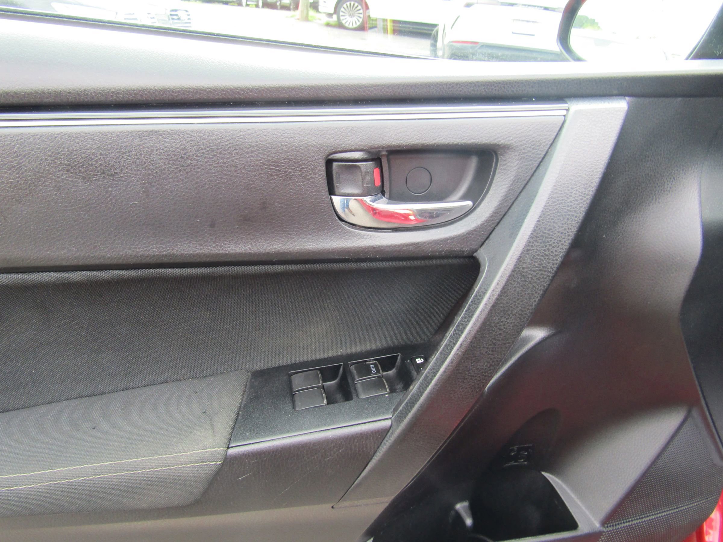 Used 2017 Toyota Corolla LE image 14