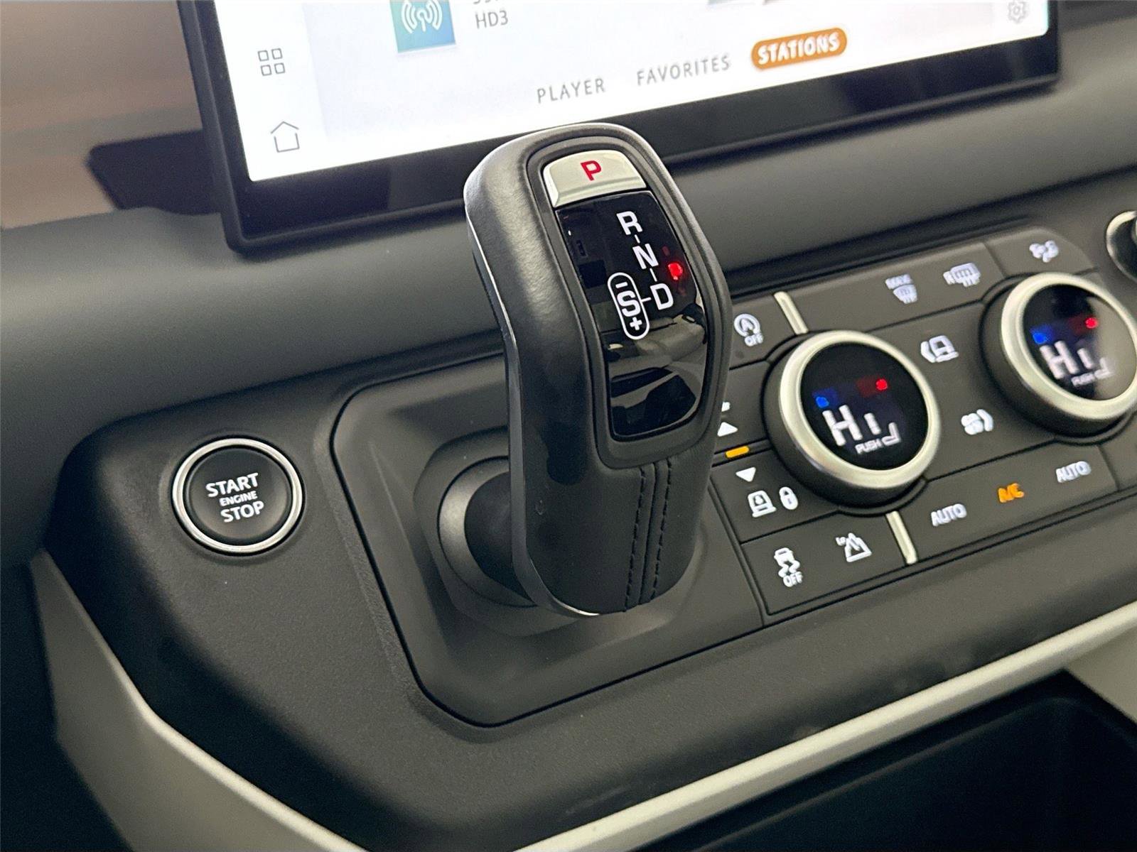 Used 2025 Land Rover Defender 110 X-Dynamic SE image 26