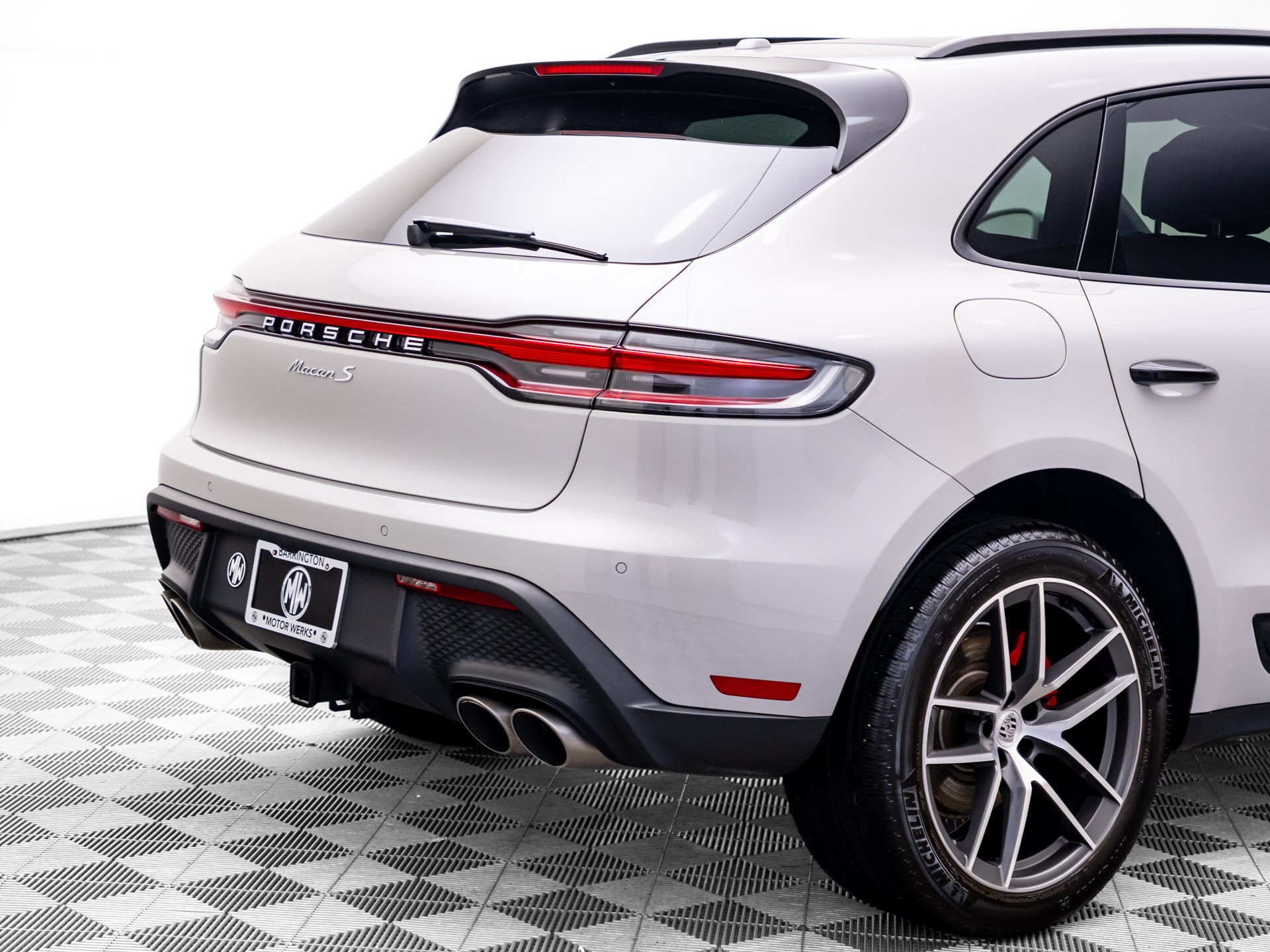 Certified 2023 Porsche Macan S AWD/4WD image 32