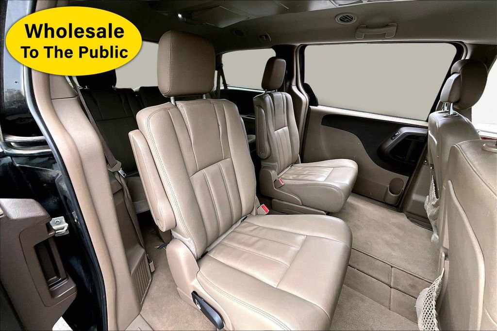 Used 2016 Chrysler Town & Country Touring image 17