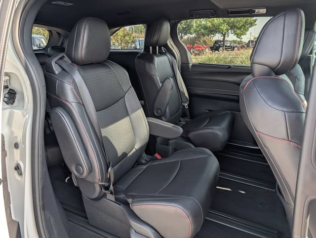 Used 2025 Toyota Sienna XSE w/ XSE Plus Package AWD/4WD image 33