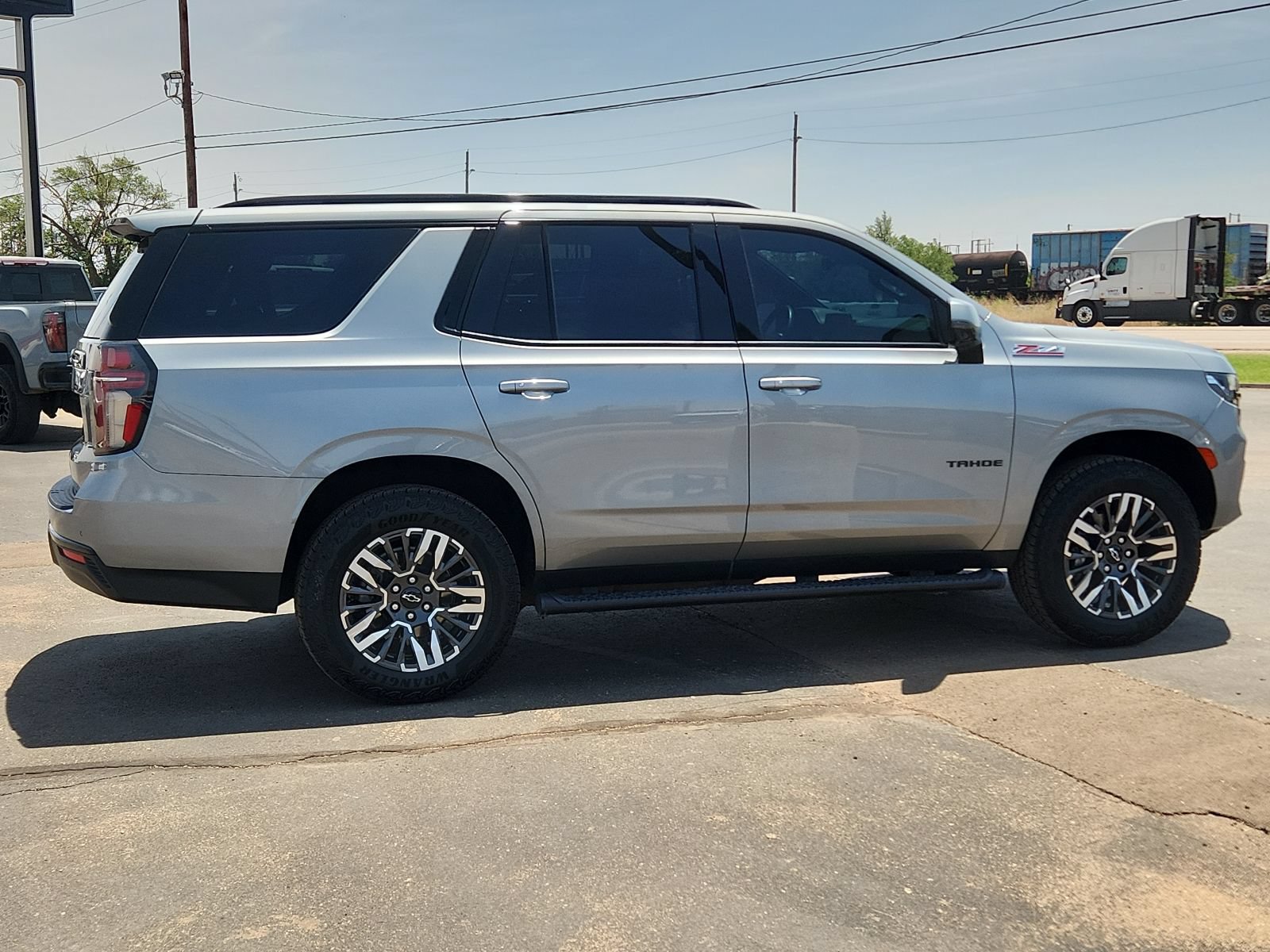 Used 2024 Chevrolet Tahoe Z71 w/ Luxury Package AWD/4WD image 5
