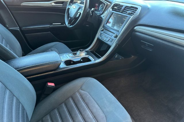 Used 2017 Ford Fusion SE w/ Fusion SE Technology Package FWD image 17