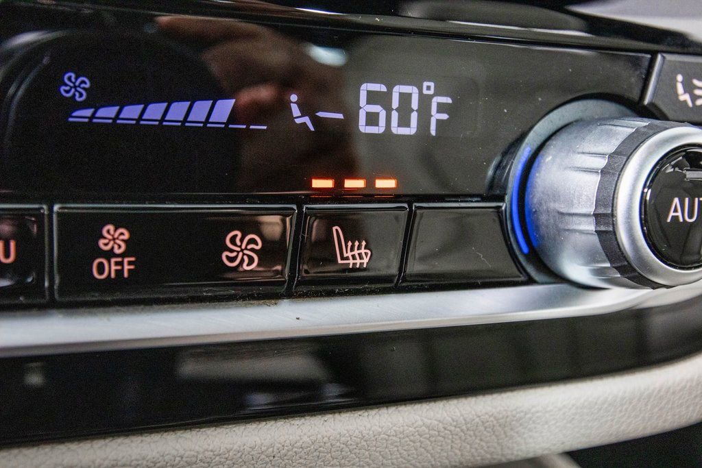 Used 2020 BMW 540i xDrive w/ M Sport Package image 29