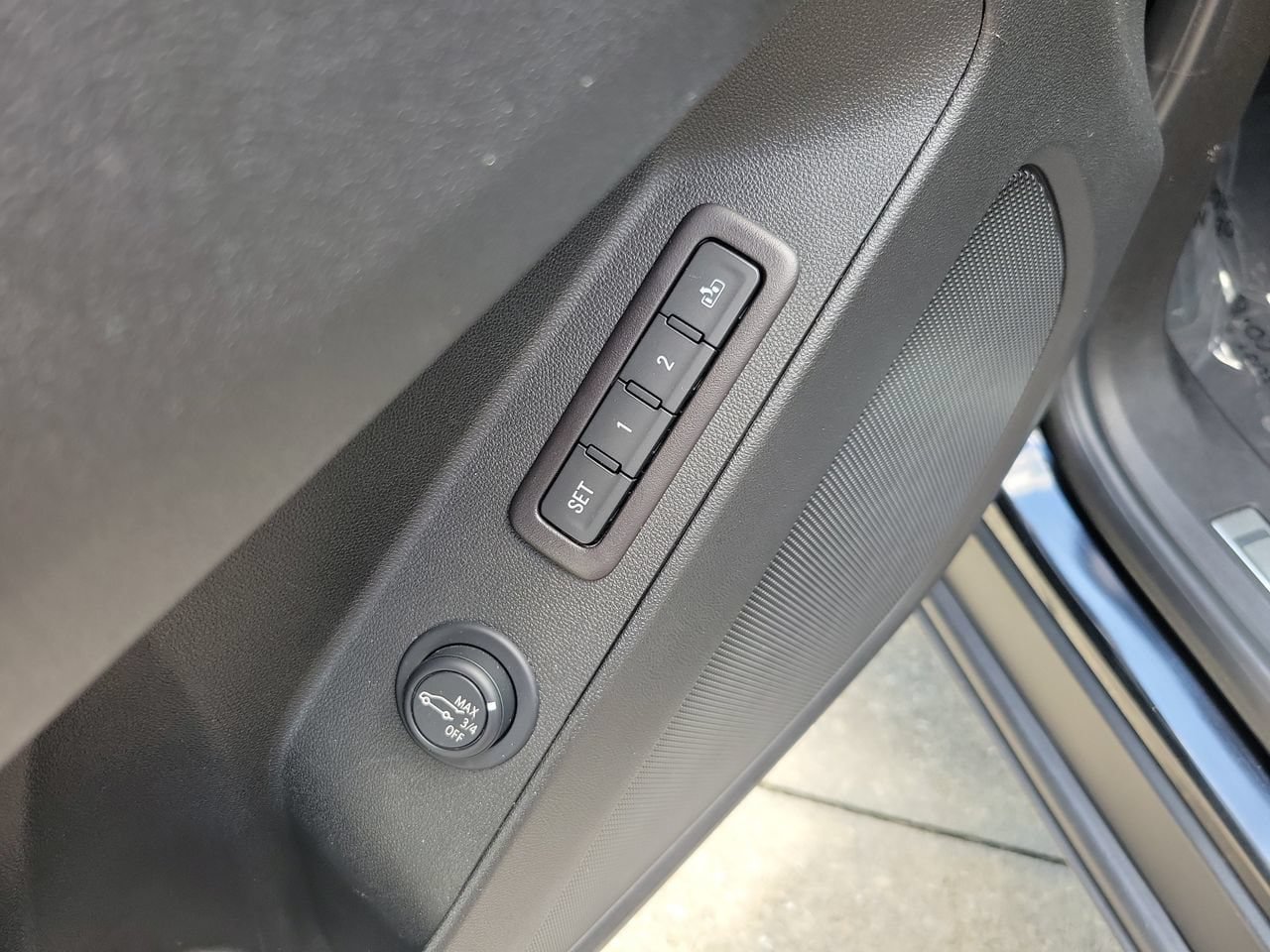 Used 2021 Chevrolet Equinox Premier w/ Redline Edition FWD image 15