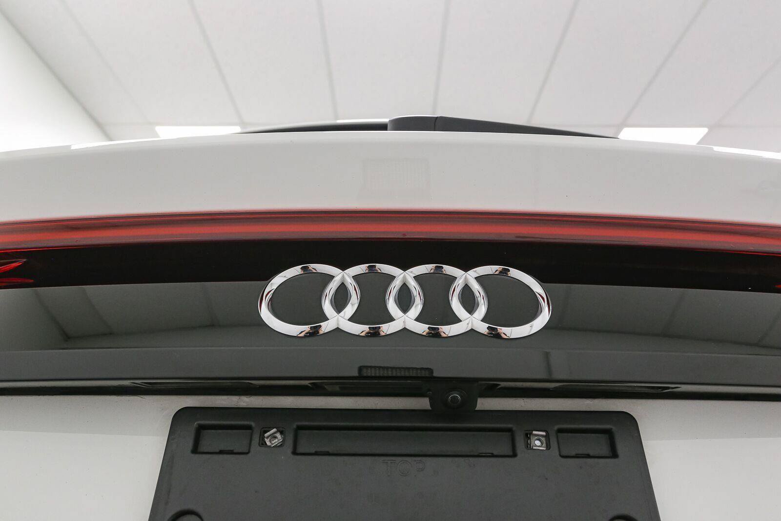 Used 2023 Audi Q8 Premium w/ Convenience Package AWD/4WD image 12