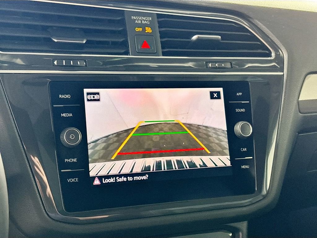 Used 2022 Volkswagen Tiguan SE image 16