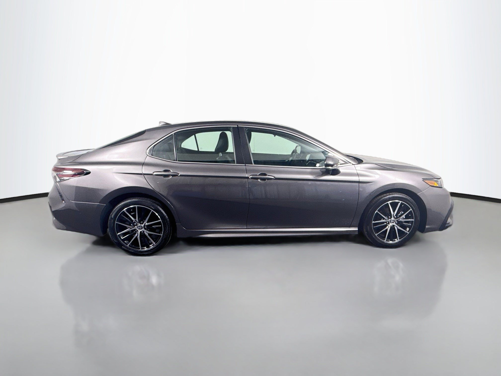 Used 2024 Toyota Camry SE FWD image 11