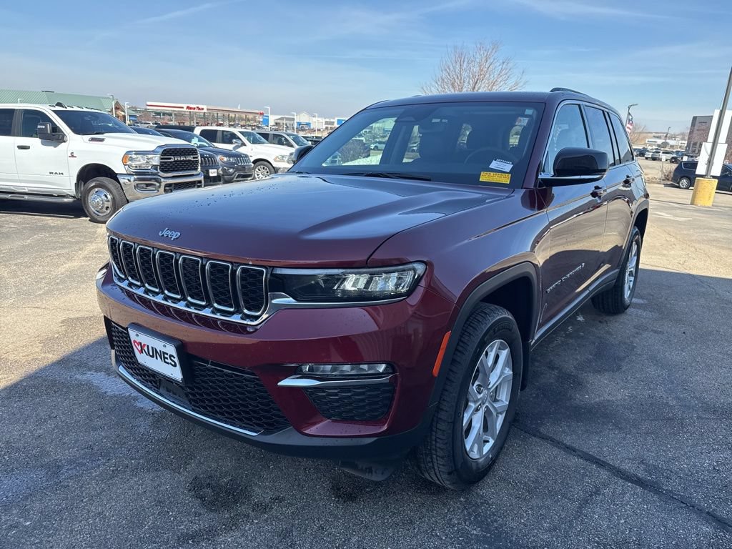 Used 2024 Jeep Grand Cherokee Limited AWD/4WD image 10