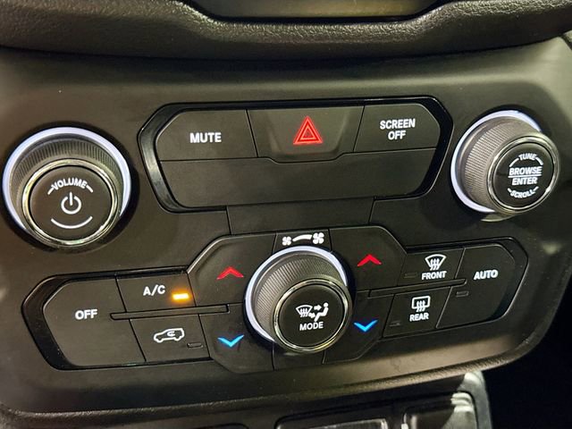 Used 2019 Jeep Renegade Latitude w/ Cold Weather Group AWD/4WD image 15