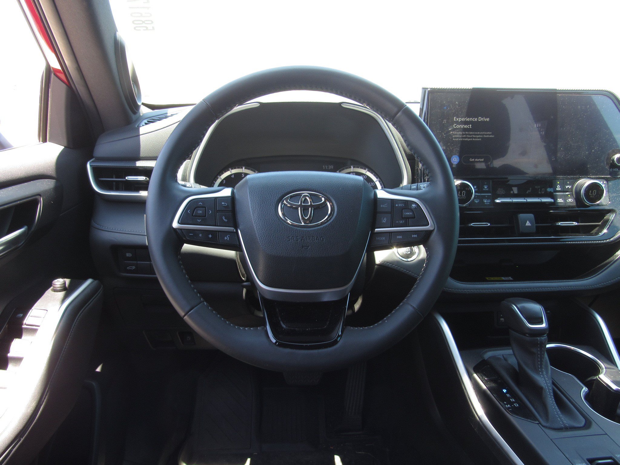 Used 2023 Toyota Highlander XSE FWD image 25