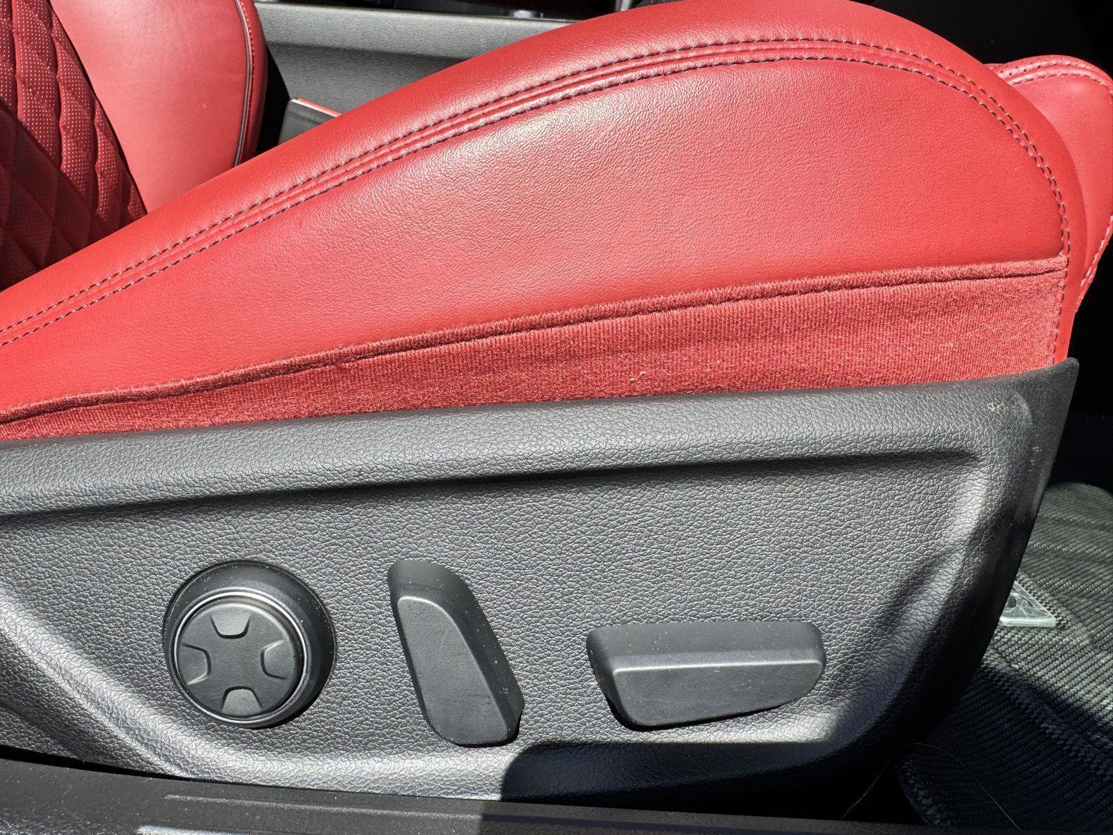 Used 2024 Genesis G70 3.3T Advanced w/ Sport Prestige Package image 31