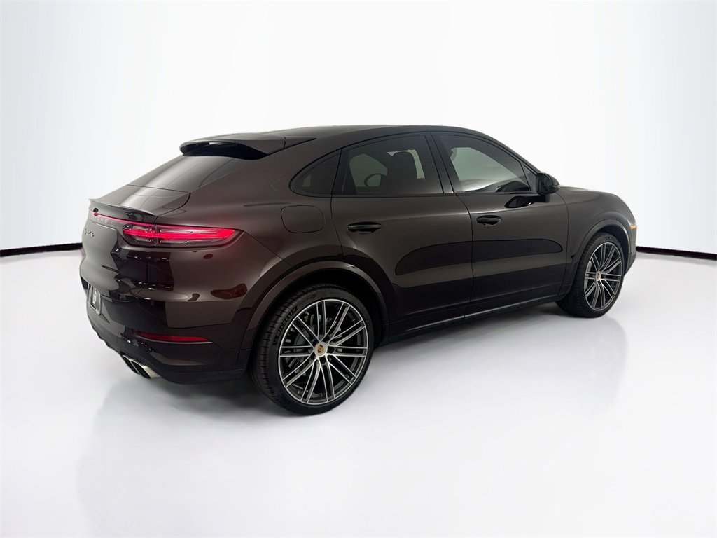 Used 2022 Porsche Cayenne Turbo image 5