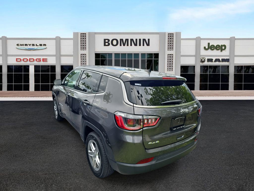 Used 2023 Jeep Compass Sport image 3