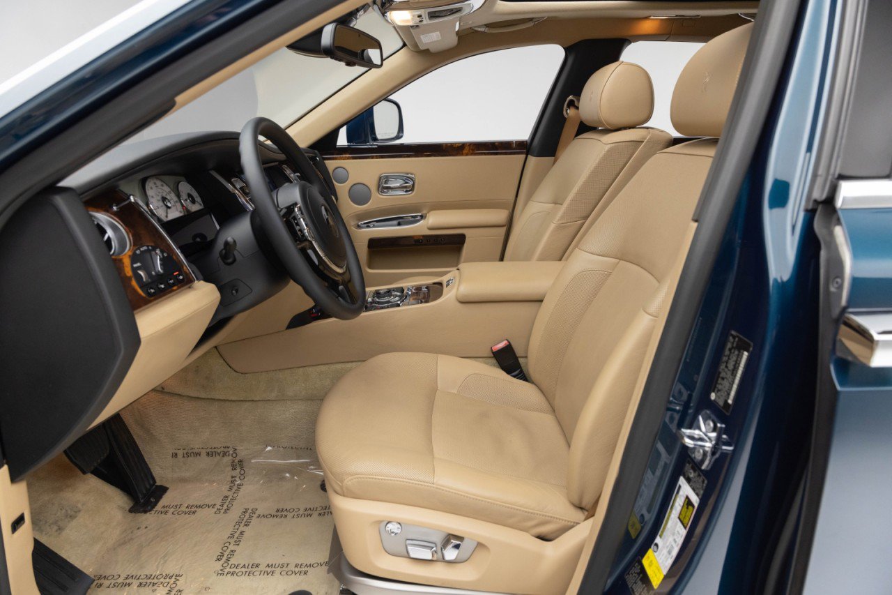 Used 2010 Rolls-Royce Ghost RWD image 30
