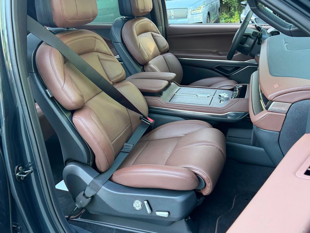 New 2026 Lincoln Navigator Reserve AWD/4WD image 18