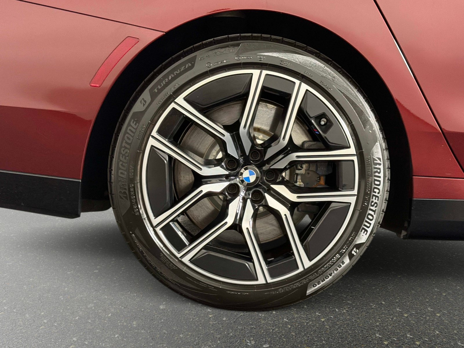 Used 2023 BMW 760i xDrive AWD/4WD image 18