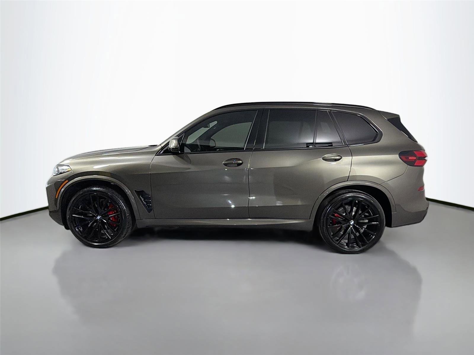 New 2026 BMW X5 xDrive40i w/ M Sport Package AWD/4WD image 9