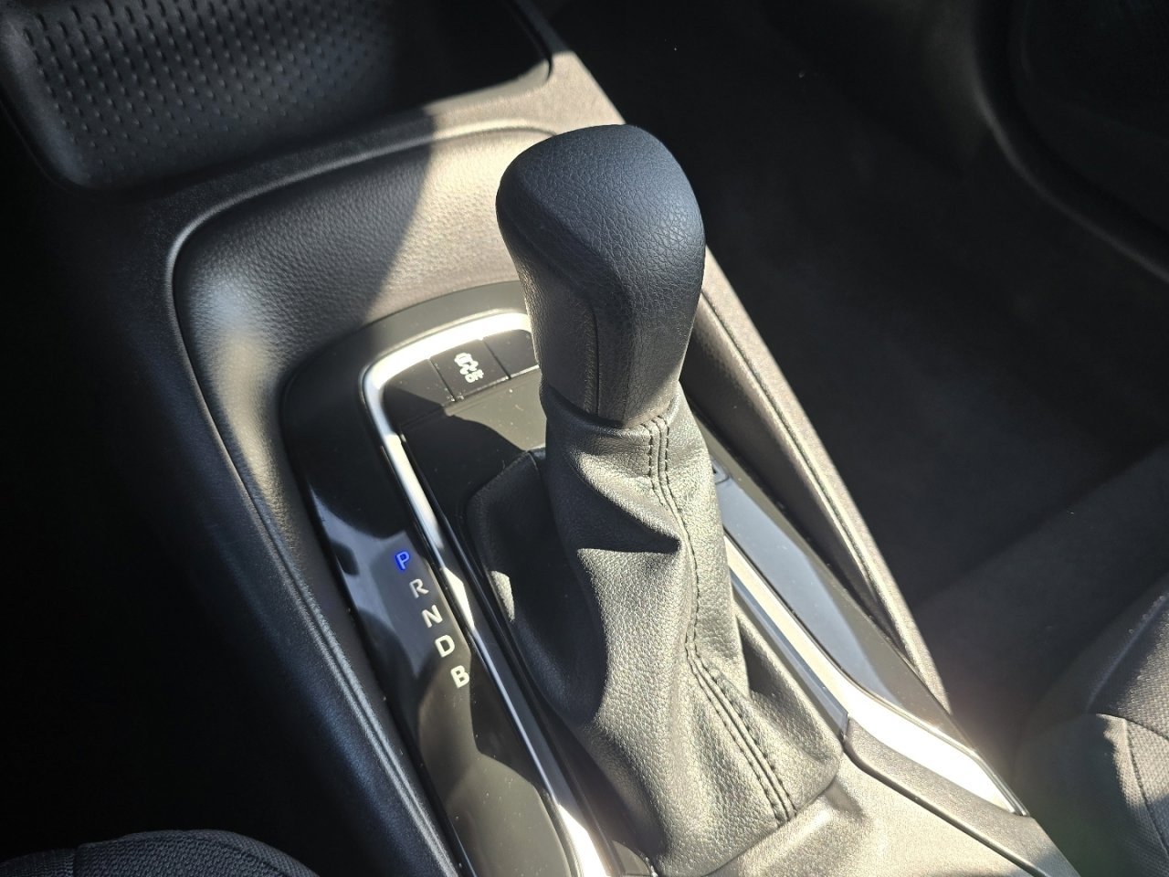 Certified 2025 Toyota Corolla LE FWD image 25