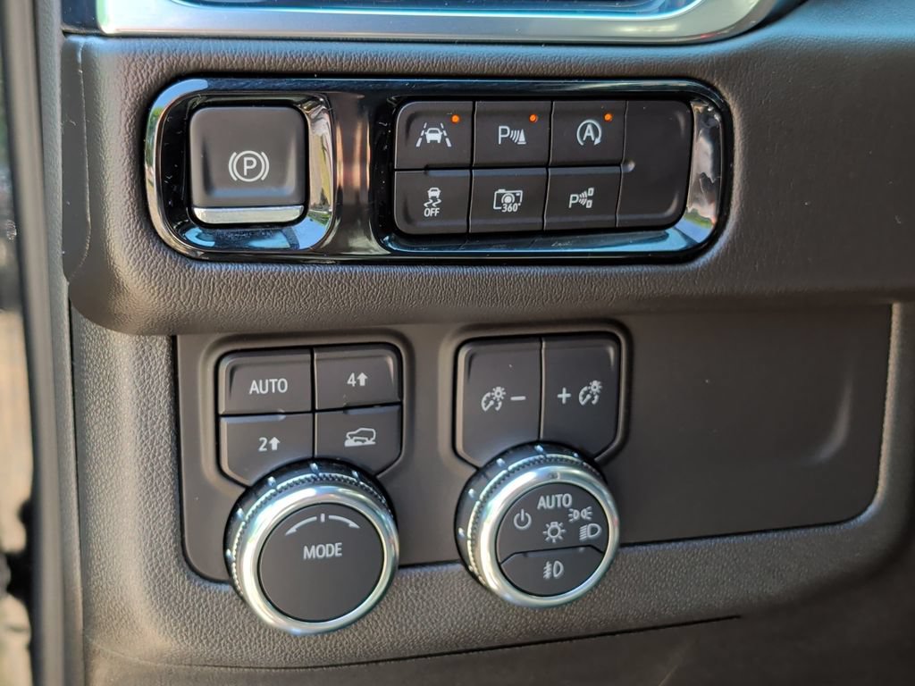 Used 2025 GMC Yukon Denali AWD/4WD image 14
