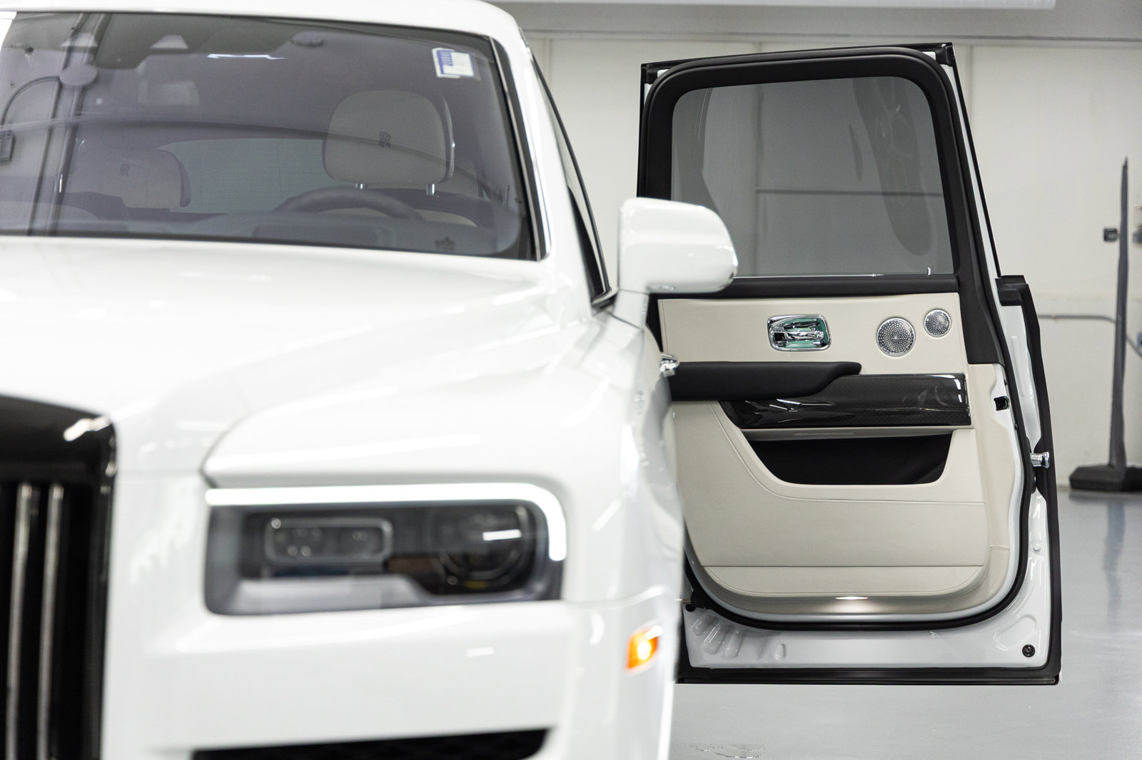 Certified 2023 Rolls-Royce Cullinan Black Badge w/ Driver's Package AWD/4WD image 27