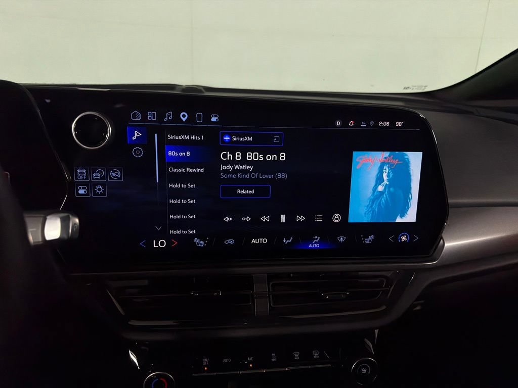 Used 2025 Chevrolet Equinox EV RS FWD image 23