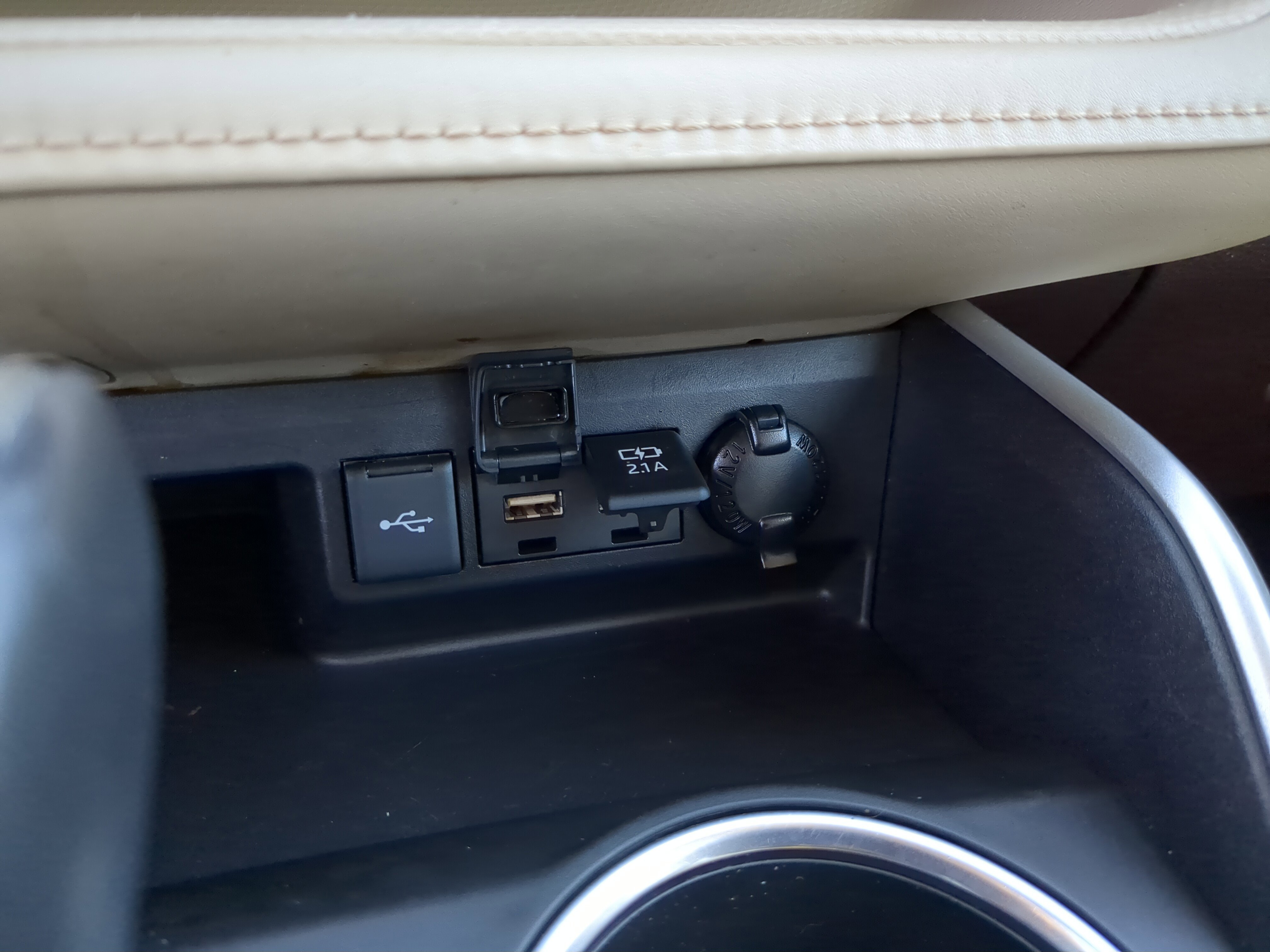 Used 2020 Toyota Highlander XLE image 24