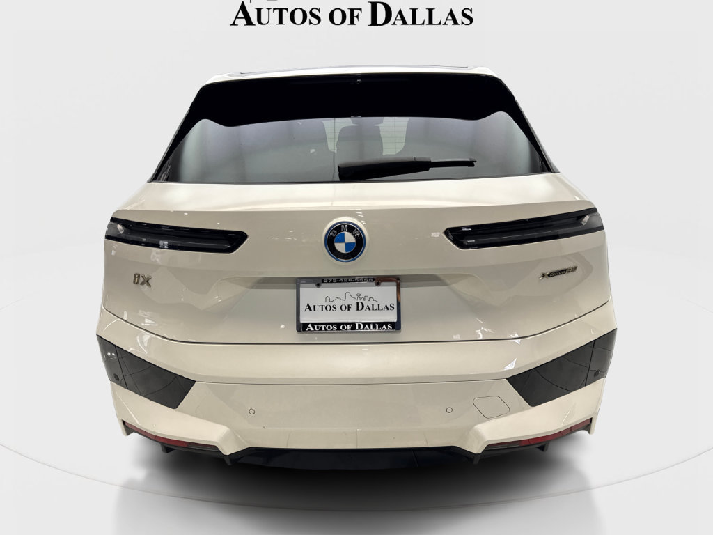 Used 2024 BMW iX xDrive50 w/ Premium Package AWD/4WD image 8