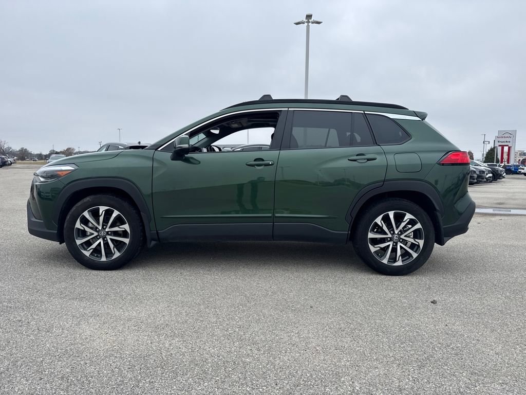 Used 2024 Toyota Corolla Cross XLE image 2