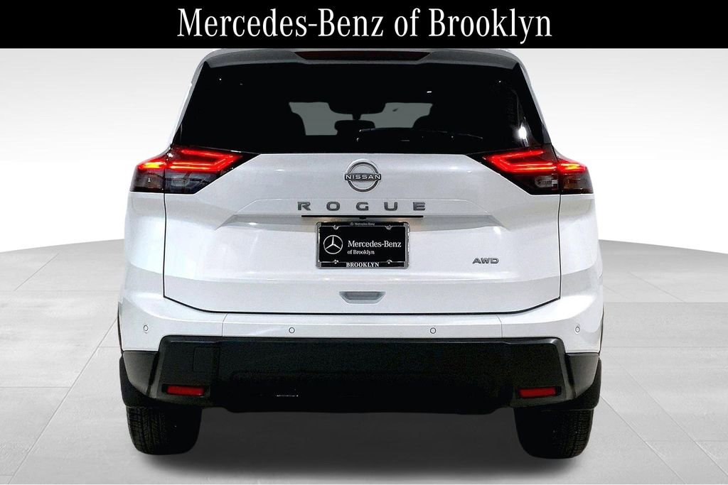 Used 2024 Nissan Rogue S image 4