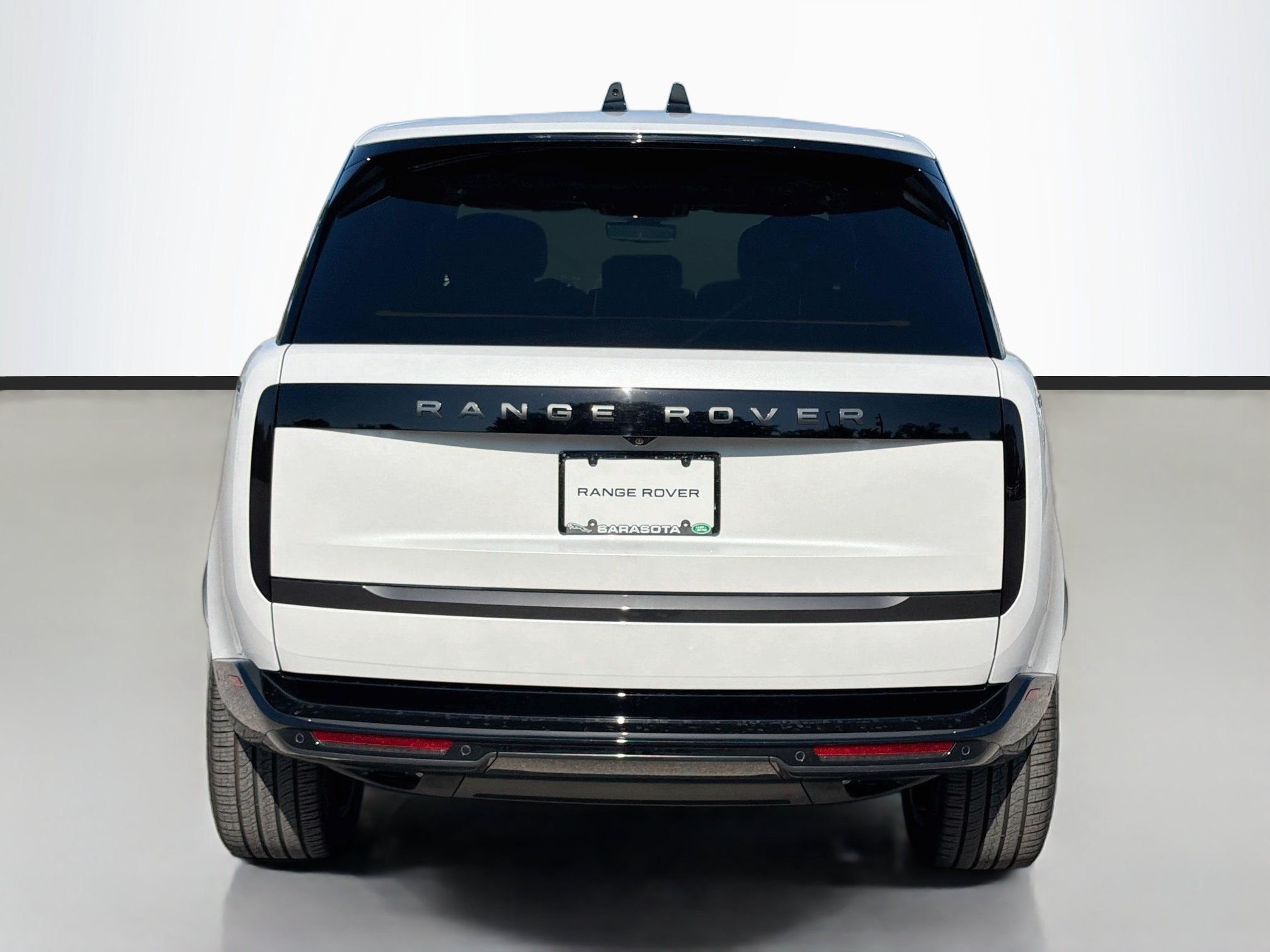 New 2026 Land Rover Range Rover Long Wheelbase SE AWD/4WD image 4