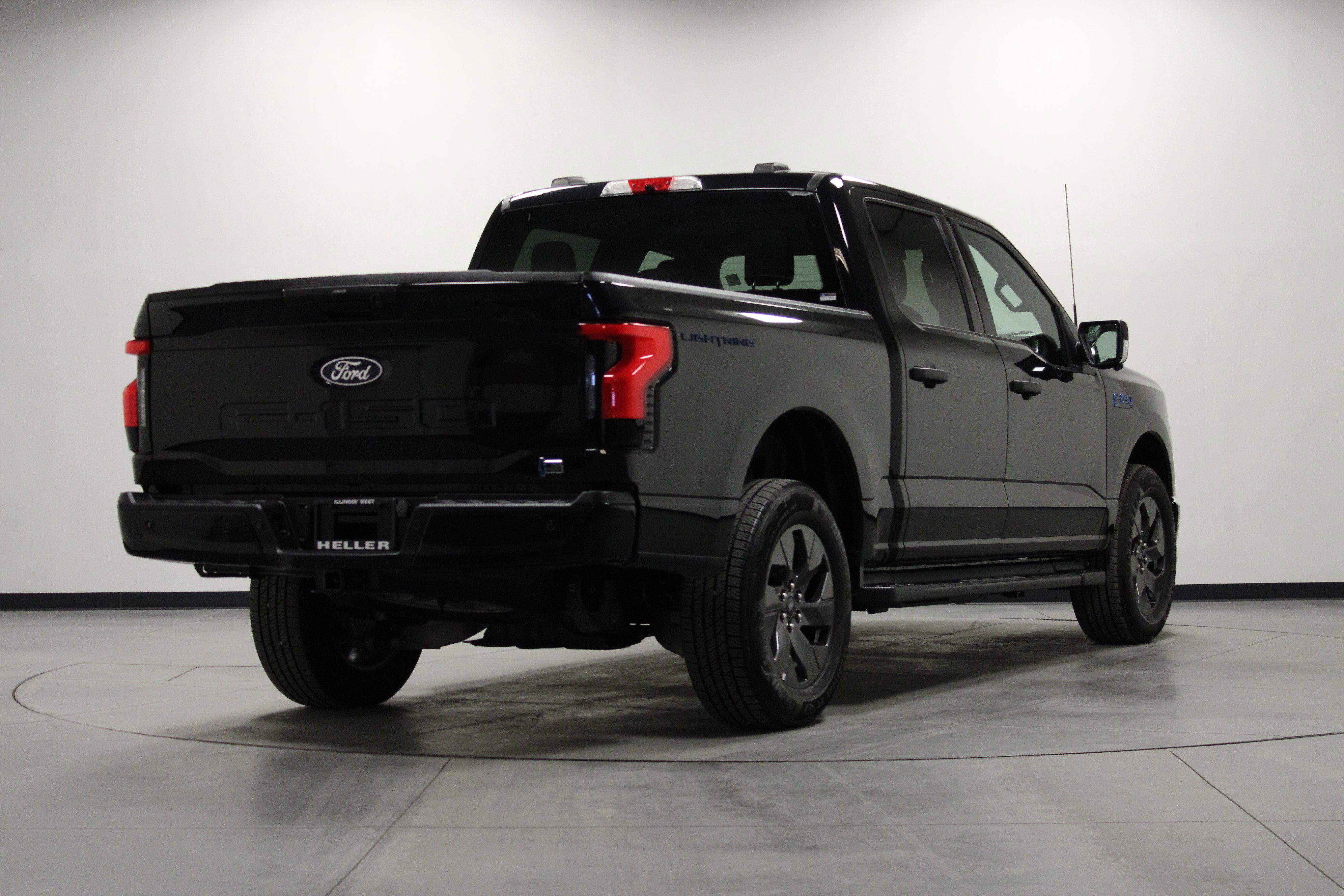Used 2024 Ford F150 Lightning XLT image 4