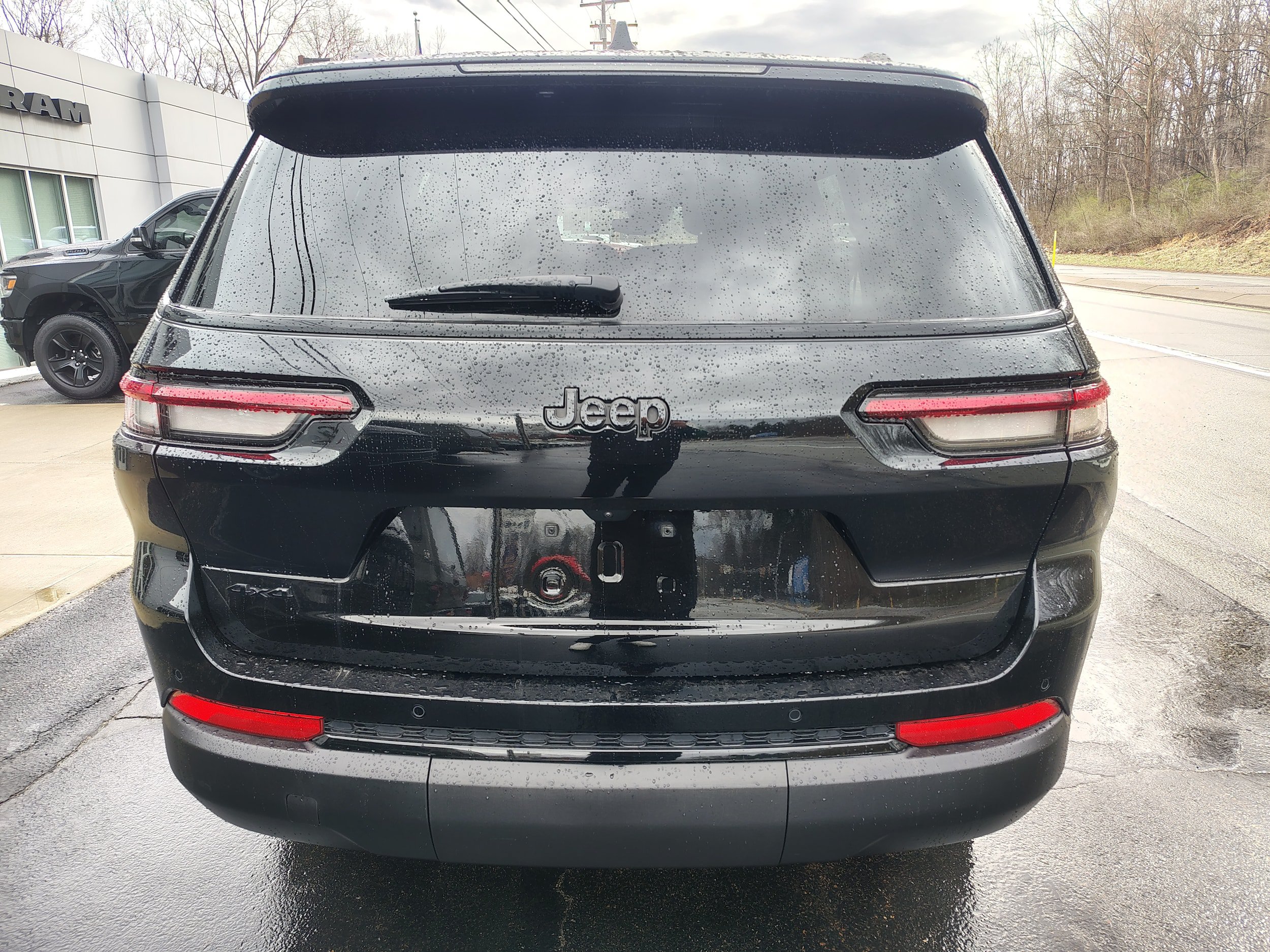 Certified 2024 Jeep Grand Cherokee L Altitude AWD/4WD image 7