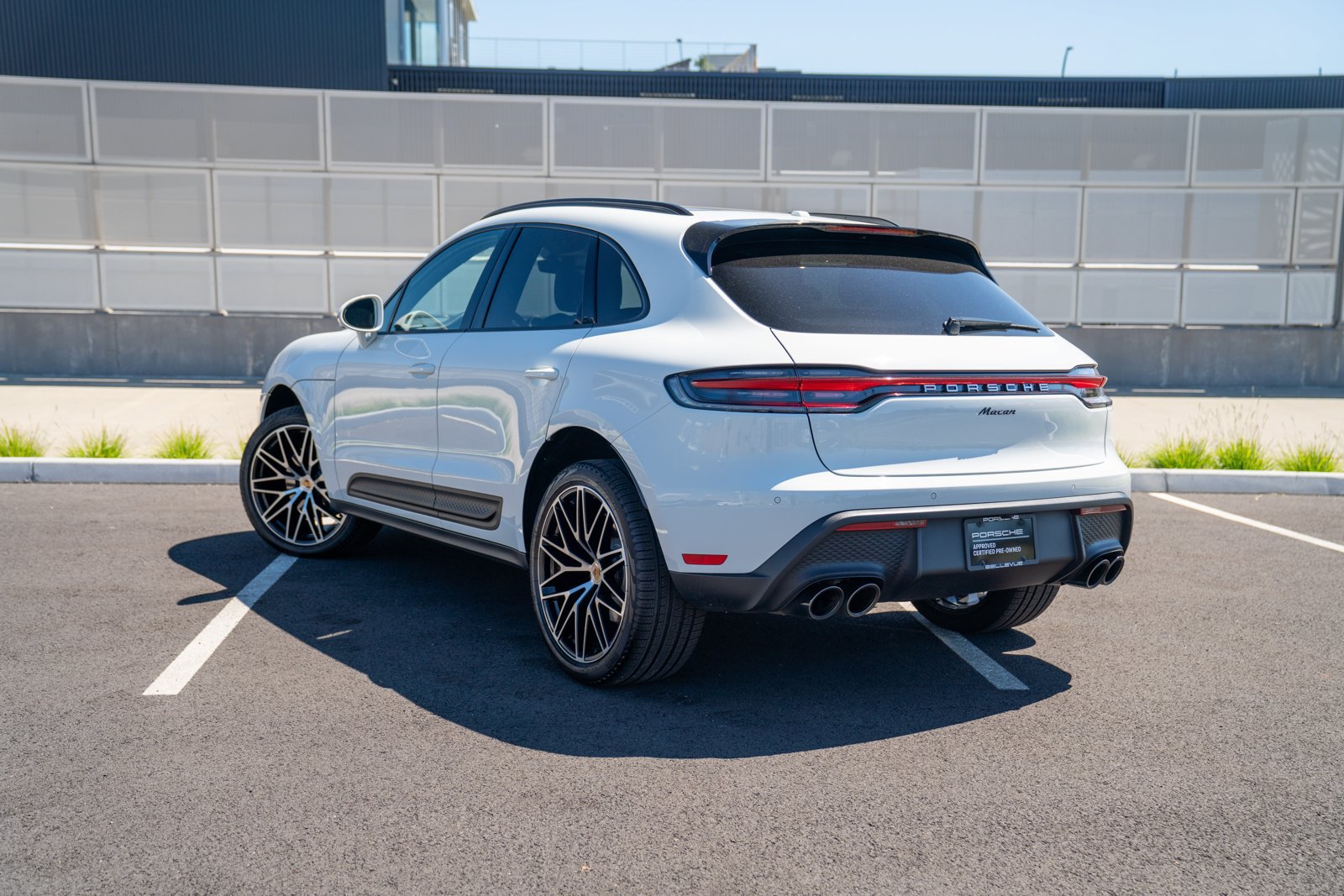 Certified 2026 Porsche Macan AWD/4WD image 3