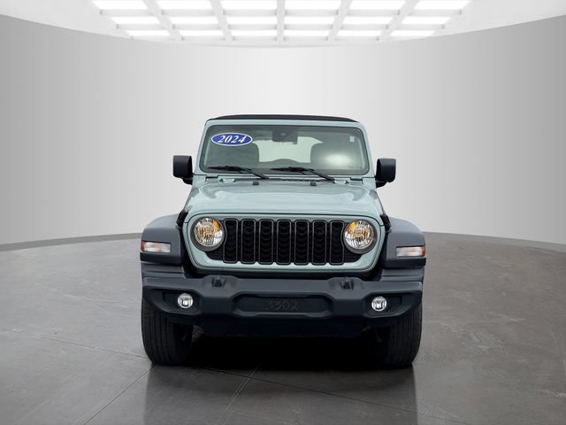 Used 2024 Jeep Wrangler Unlimited Sport AWD/4WD image 2