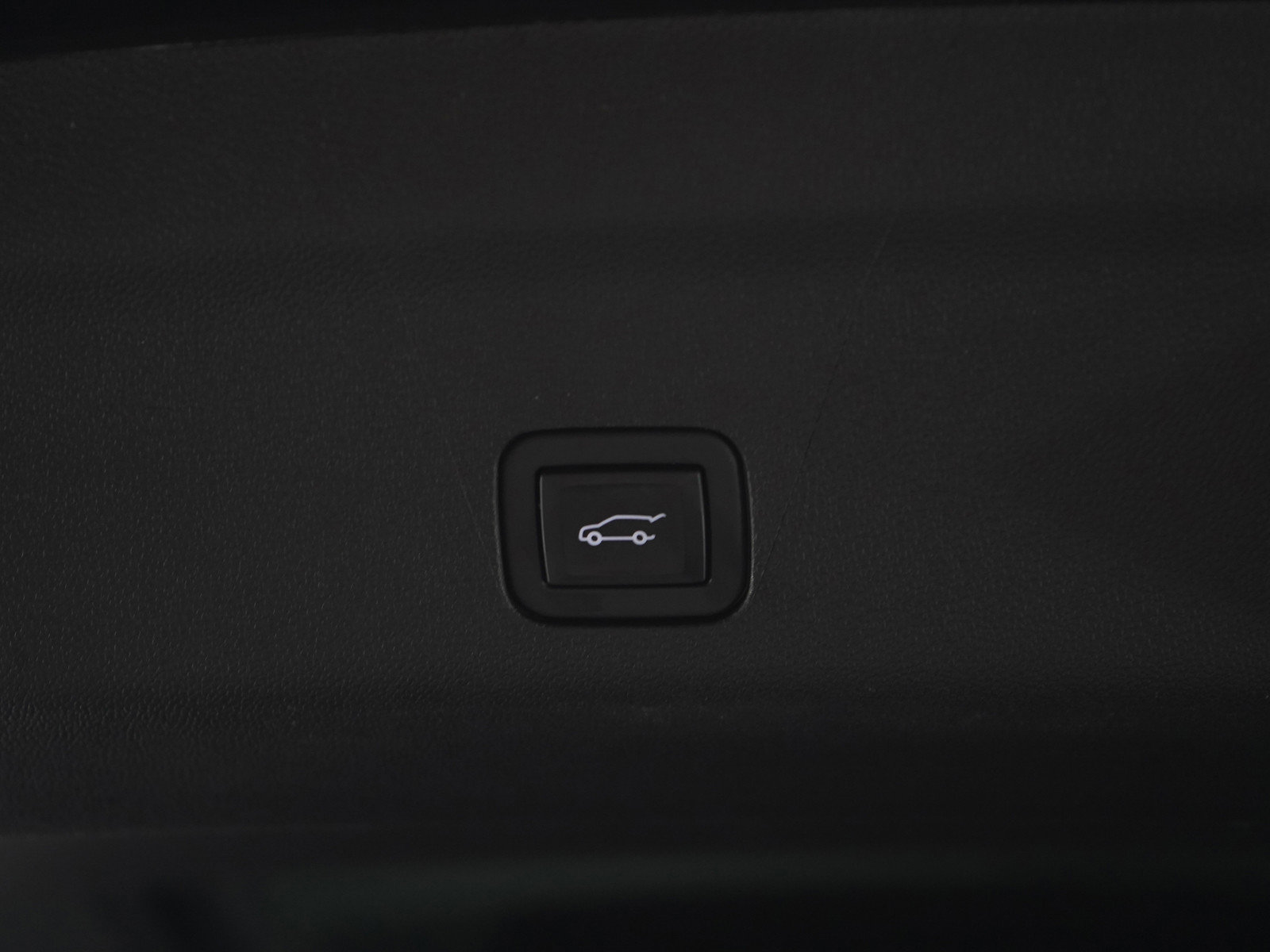 Used 2024 GMC Yukon SLT w/ SLT Luxury Package image 19