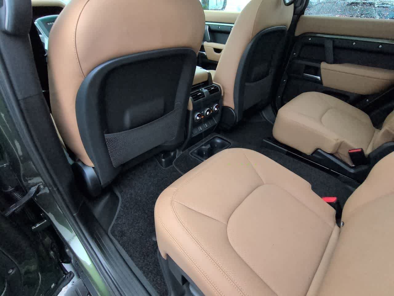 New 2026 Land Rover Defender 130 X-Dynamic SE image 18