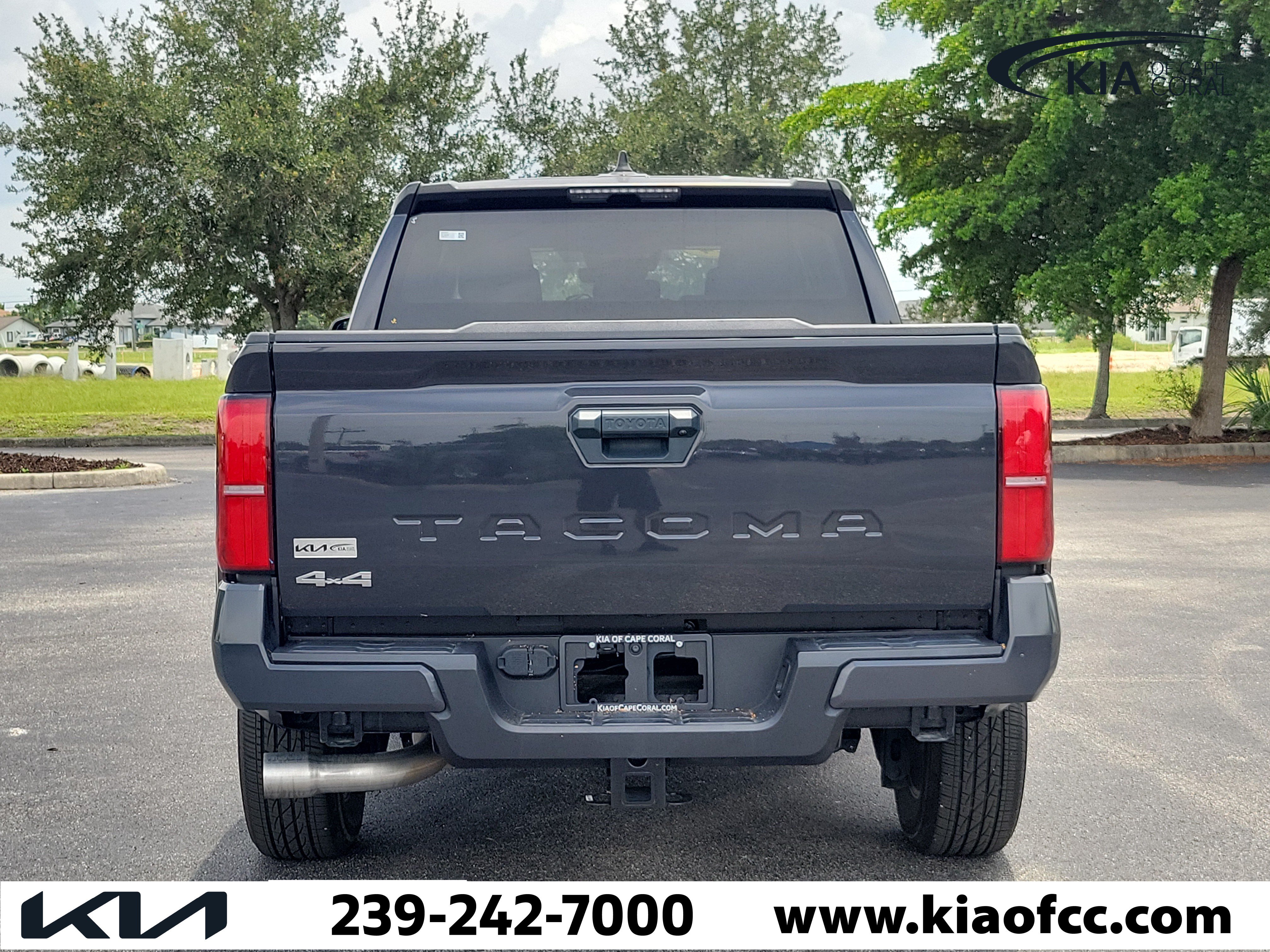 Used 2024 Toyota Tacoma SR5 AWD/4WD image 5