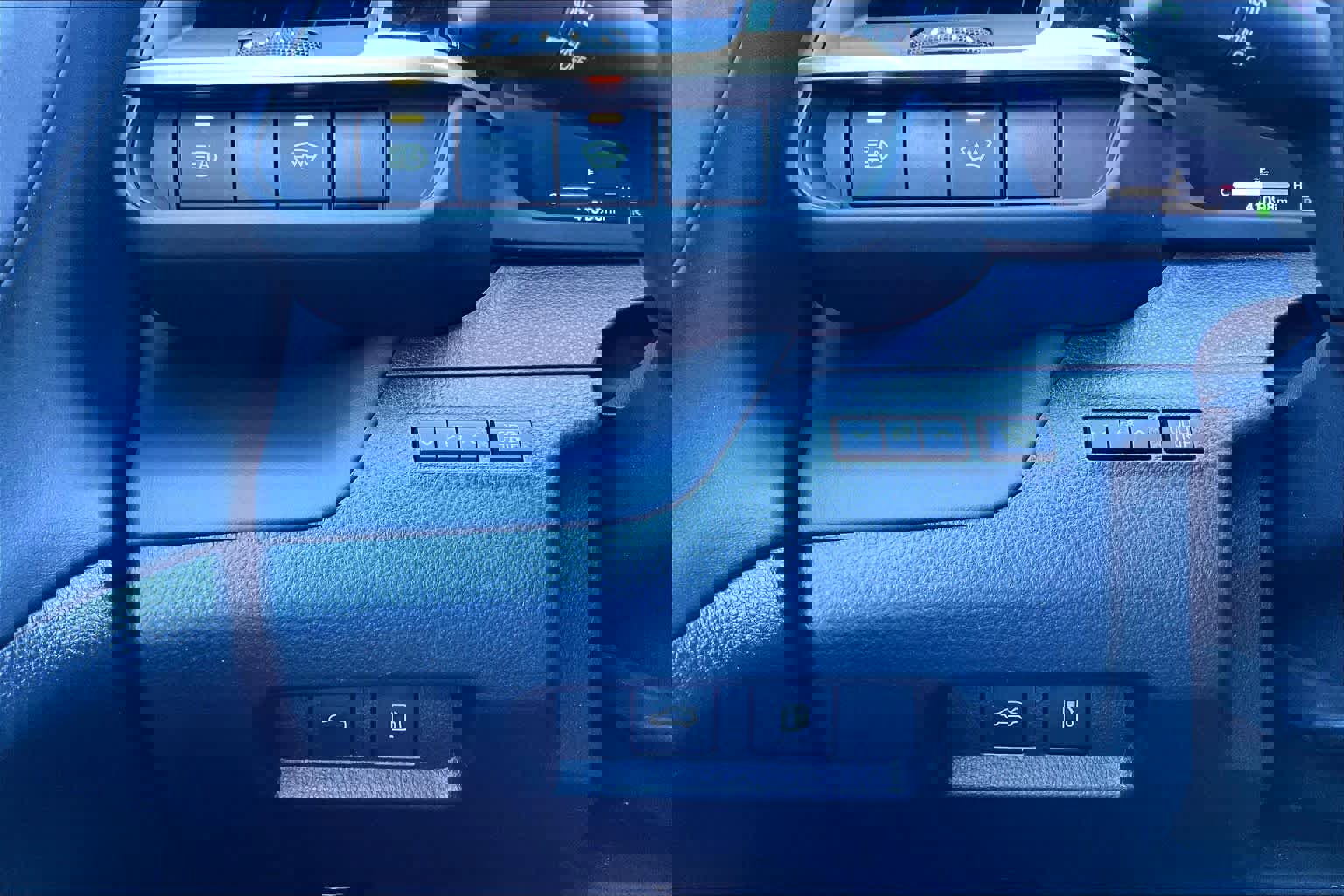 Used 2023 Toyota Crown XLE image 33