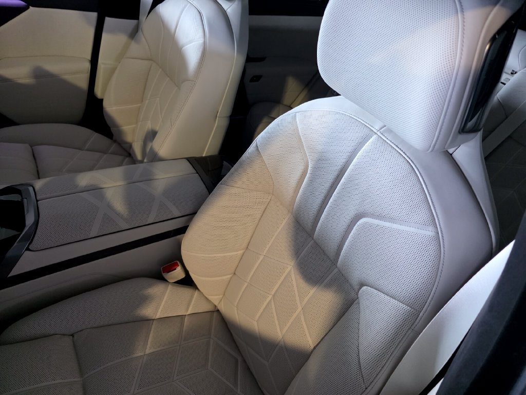 New 2027 BMW 740i w/ M Sport Package RWD image 9
