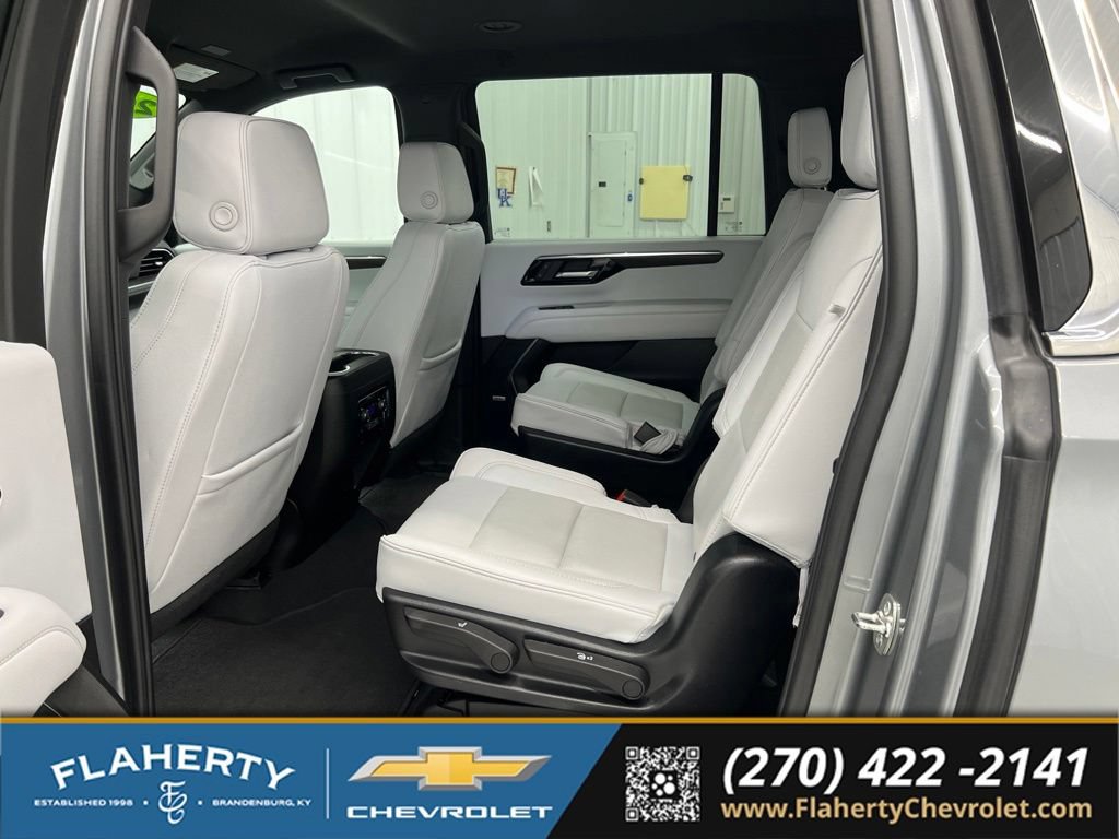 Used 2026 Chevrolet Suburban Premier AWD/4WD image 11