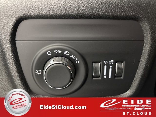 New 2025 Jeep Grand Cherokee Altitude image 43