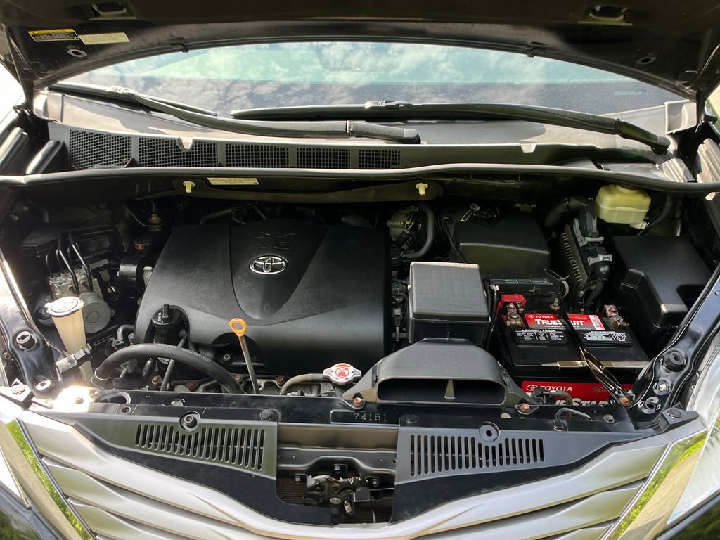 Used 2017 Toyota Sienna XLE Premium AWD/4WD image 25