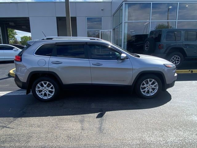 Used 2017 Jeep Cherokee Latitude w/ Comfort & Sound Group image 11