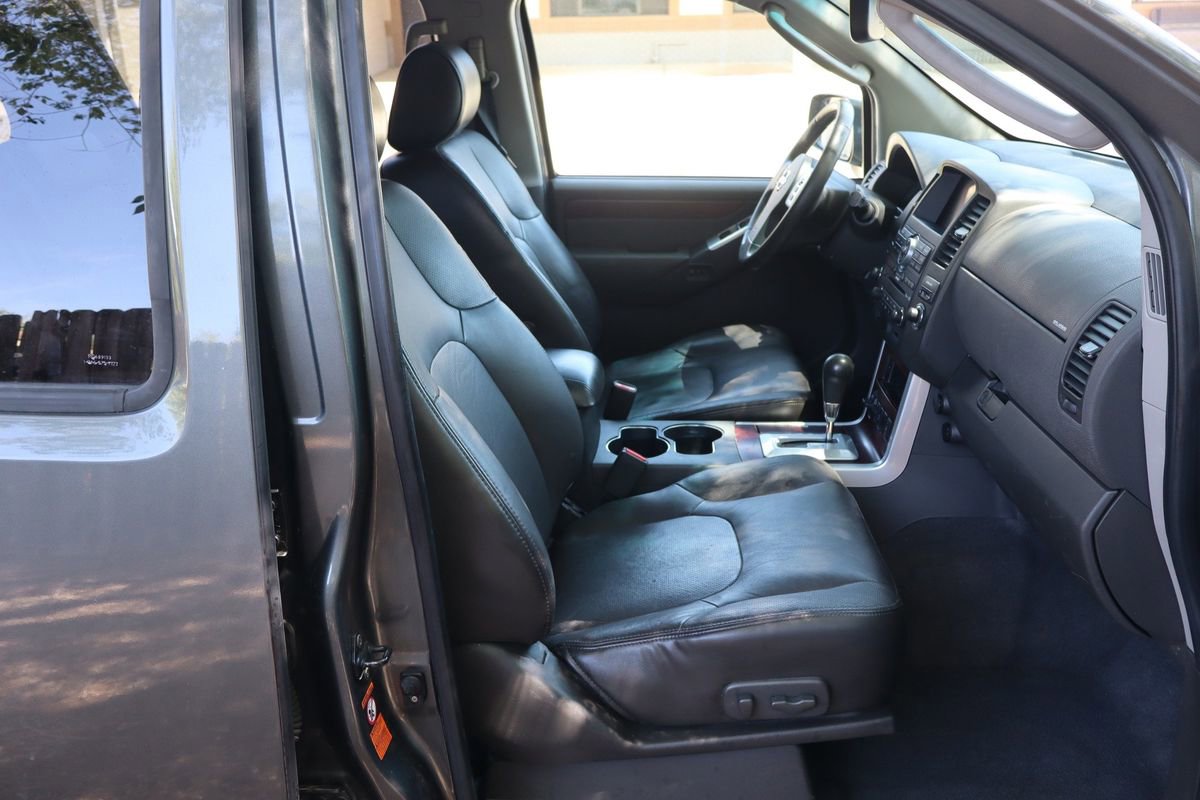 Used 2008 Nissan Pathfinder LE w/ Navigation Pkg AWD/4WD image 24