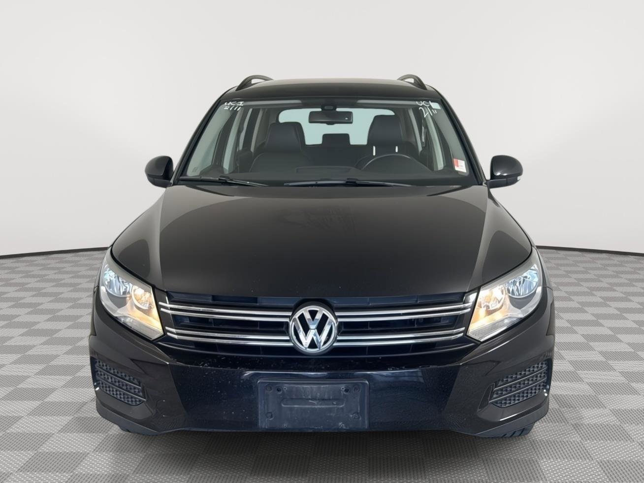 Used 2017 Volkswagen Tiguan S image 2