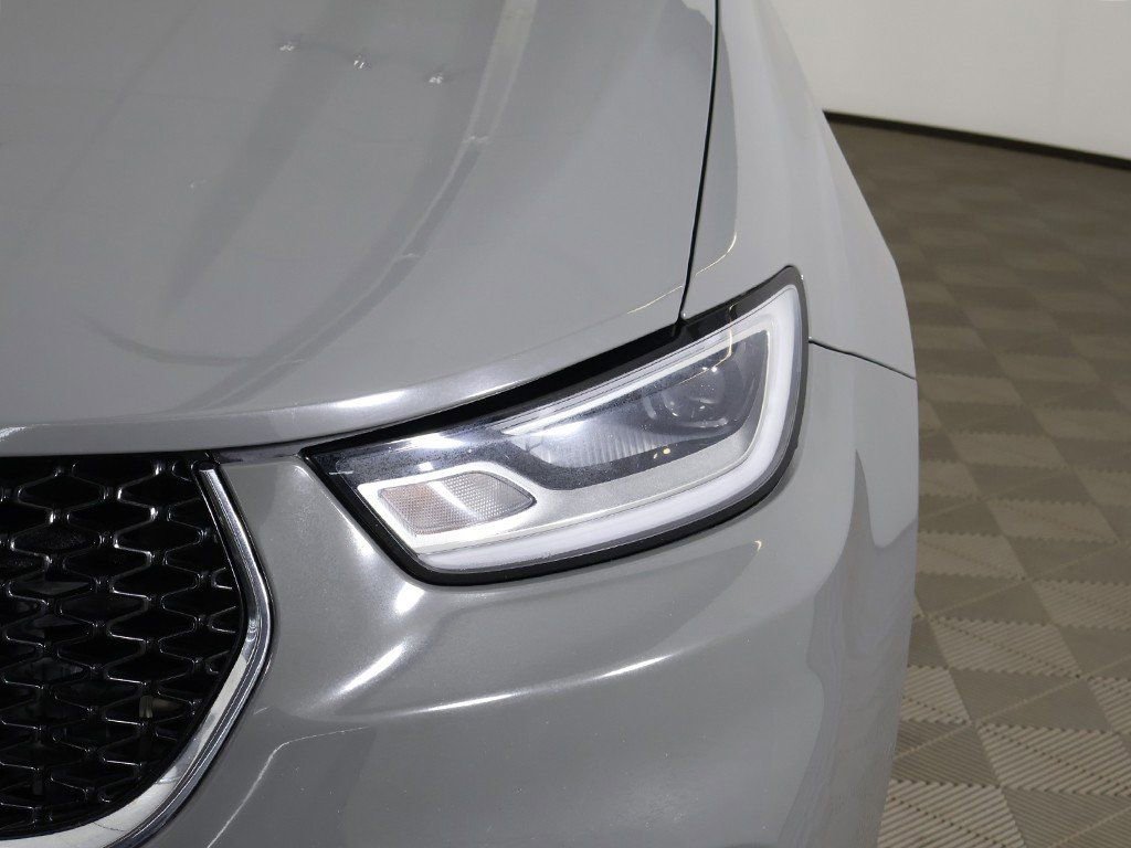 Used 2023 Chrysler Pacifica Limited image 20